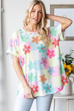 Load image into Gallery viewer, SHORT SLEEVE Daisy PRINT TOP