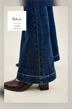 Load image into Gallery viewer, Petite HW Flare Jean
