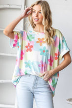 Load image into Gallery viewer, SHORT SLEEVE Daisy PRINT TOP